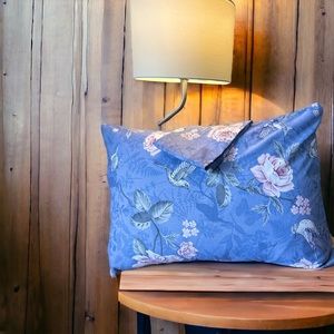 2 pillowcases. Zippered and high quality. 100% cotton